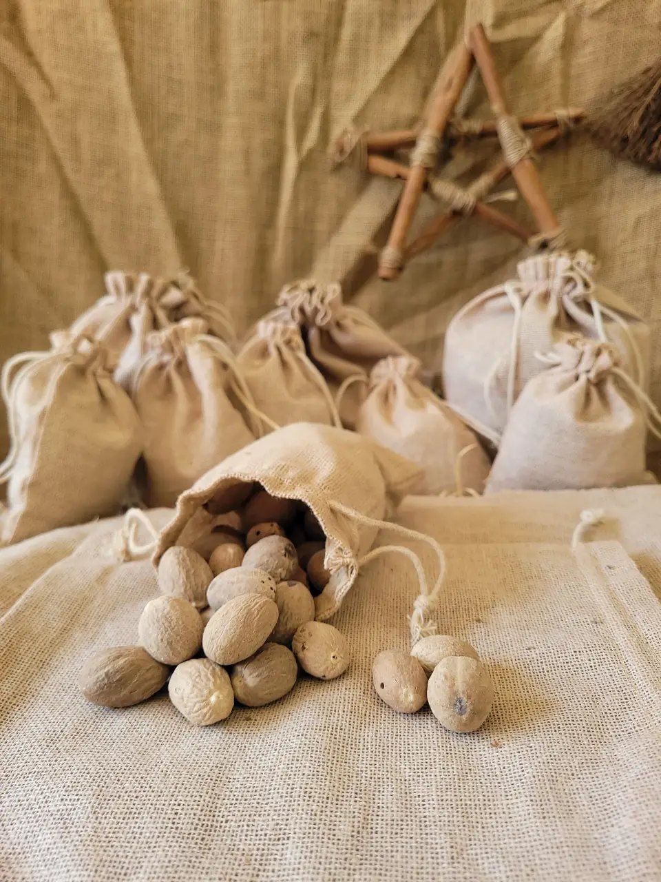 nutmeg-whole