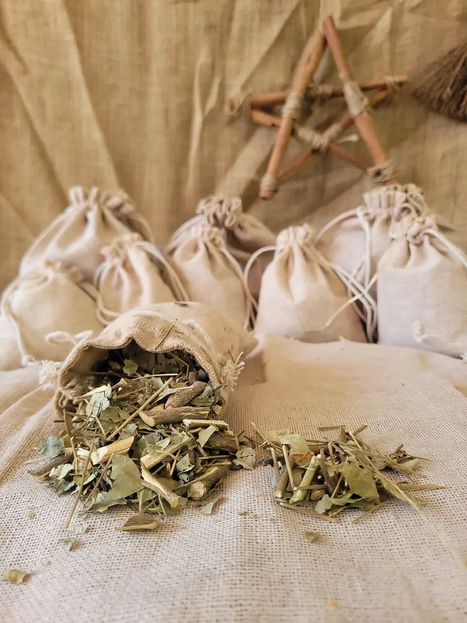 straw-berry -leaves